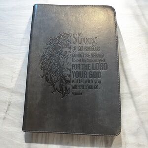 Christian Zip Bible Journal Be‎ Strong & Courageous Joshua 1:9 Lion